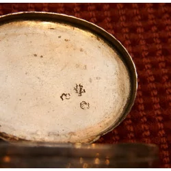 Oval silver snuffbox (64g) by A.A. Guignard, back …