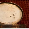 个 A.A. Guignard 椭圆形银质鼻烟盒（64 克），背面…… - Moinat - 银