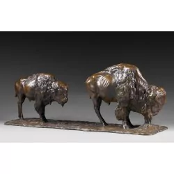 棕色铜绿铜雕“两只美洲野牛”，……