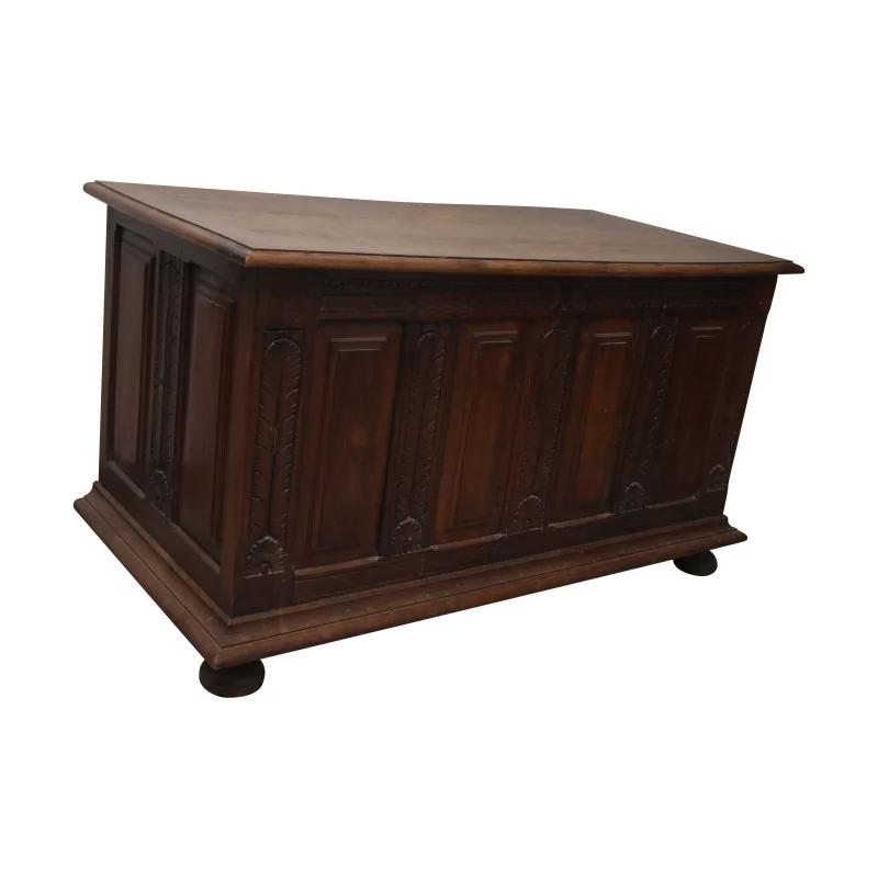 Thierrens chest sideboard in walnut, richly carved. Era … - Moinat - Buffet, Bars, Sideboards, Dressers, Chests, Enfilades