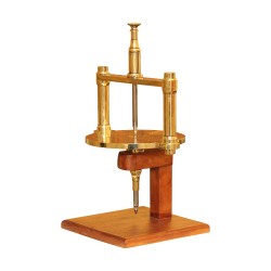 Machine à percer droit d'horloger en laiton, sur socle en …