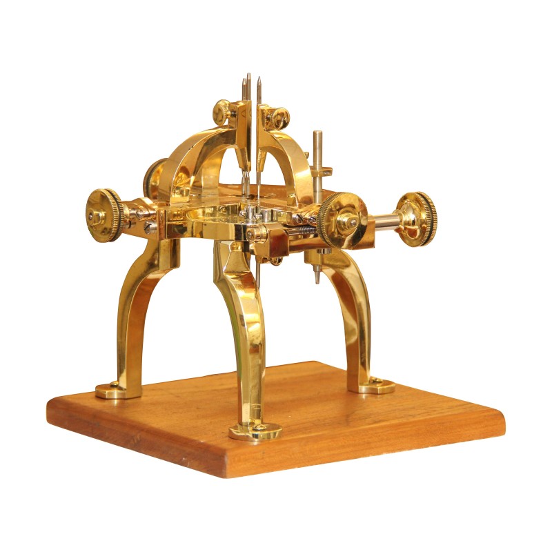 Uhrmacherkreis-Pausmaschine aus Messing, auf Holzsockel. - Moinat - Dekorationszubehör Uhrmacherkreis-Pausmaschine aus Messing, auf Holzsockel. - Moinat - Dekorationszubehör