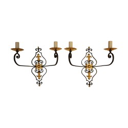 Paar Leuchter aus vergoldeter und schwarzer Bronze mit 2 Lichtern.