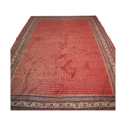 Teppich mit Rand und rotem Hintergrund in der Mitte.