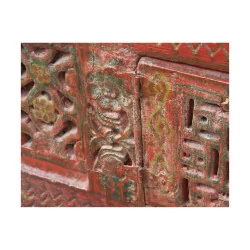 Kleines Sideboard im chinesischen Stil aus polychrom lackiertem Holz. Ära …