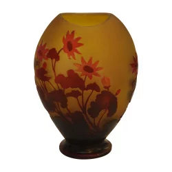 Vase de Gallé décor fleurs rouges, pied repoli. France …