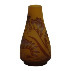 Small vase copy of Gallé.