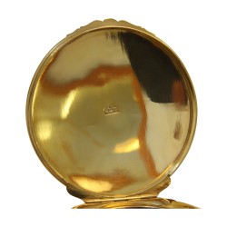 round box in vermeil silver (137g), hallmark underneath Deer, …