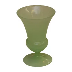 Vase aus hellgrünem Opal. 19. Jahrhundert