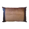 Coussin “Azuka” en peau d'antilope et cuir brun. (Peau … - Moinat - Coussins, Plaids