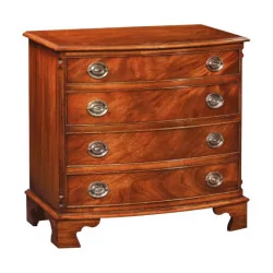 Bow chest of drawers in mahogany with 4 drawers.