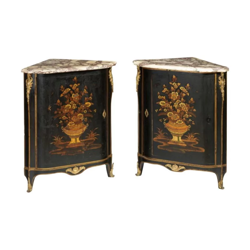 Pair of Louis XV corner cupboards, with black Chinese lacquer and … - Moinat - Buffet, Bars, Sideboards, Dressers, Chests, Enfilades
