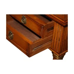 Bureau Louis XVI en merisier sur chêne, modèle "Mailefer Amos" à Oléans. Vers 1960.