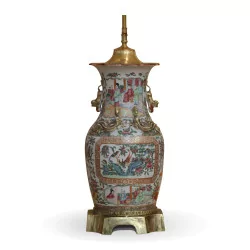 Vase de Canton avec décor aux dragons monté en lampe. Epoque