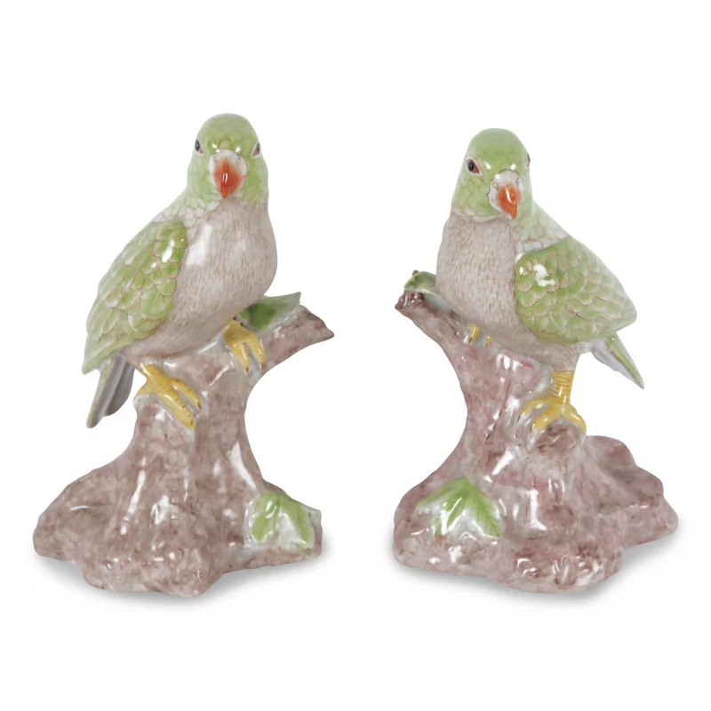 Paar Papageien aus grünem und rosafarbenem Porzellan. - Moinat - Dekorationszubehör