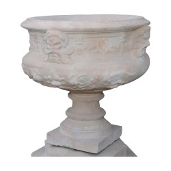 Louis XIV basin with masks, in reconstituted stone. Era …