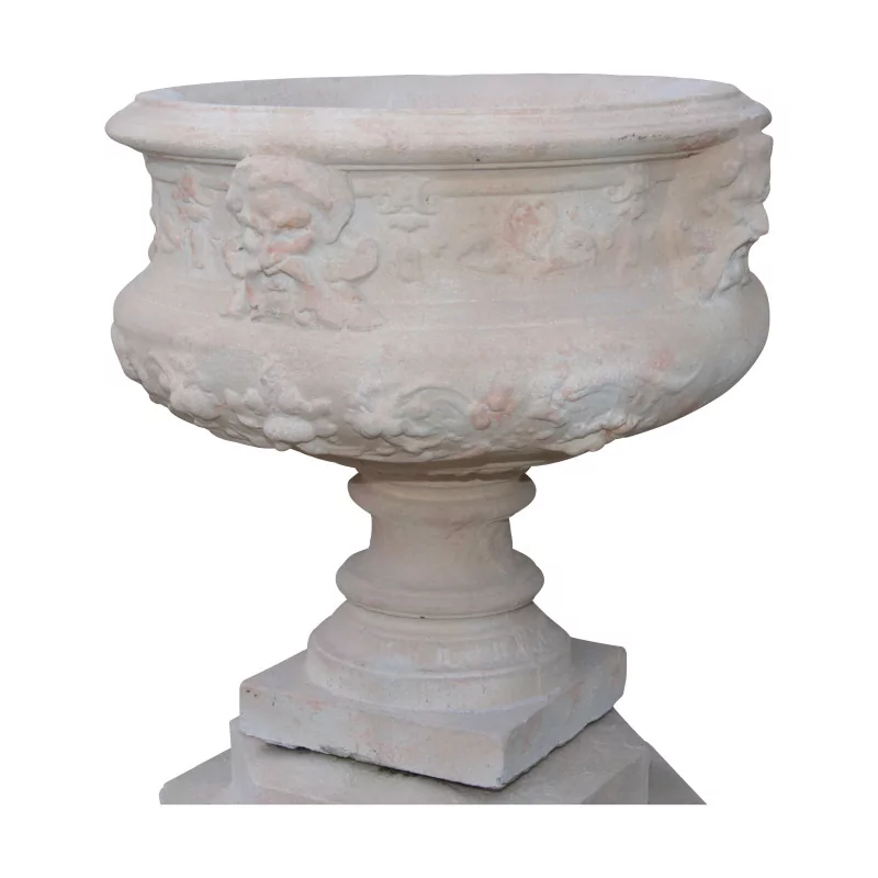 Louis XIV basin with masks, in reconstituted stone. Era … - Moinat - Urns, Vases