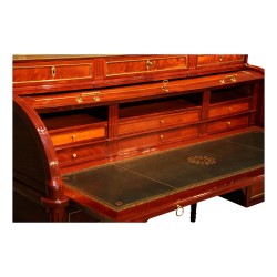 Bureau cylindre Louis XVI en acajou avec cuir vert empire. …