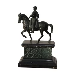 Bronze équestre avec socle en marbre noir et vert des Alpes, …
