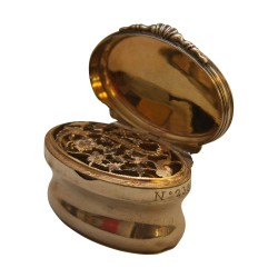Silver vinaigrette with inscriptions inside, end …