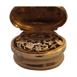 Silver vinaigrette with inscriptions inside, end …