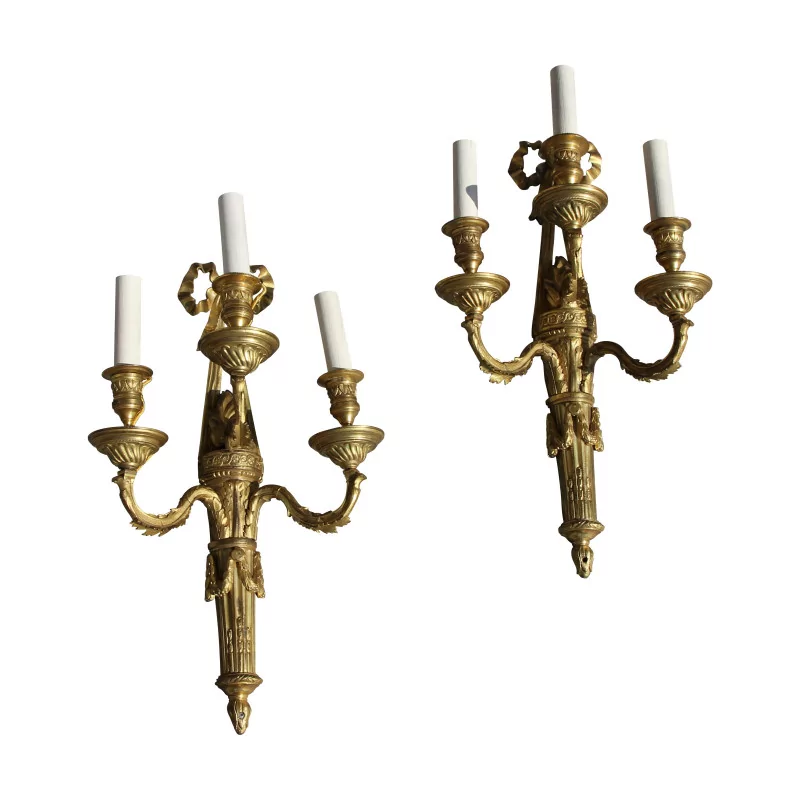пара подсвечников из позолоченной бронзы в стиле Людовика XVI, 3 светильника. Франция … - Moinat - Бра (настенные светильники)