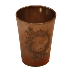 Gobelet inscrit "J. Théodore 1904" en argent avec décors,
