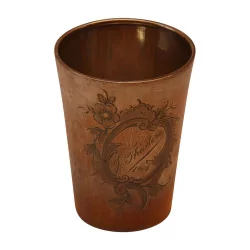 杯刻有“J. Théodore 1904” 银制，带装饰，……