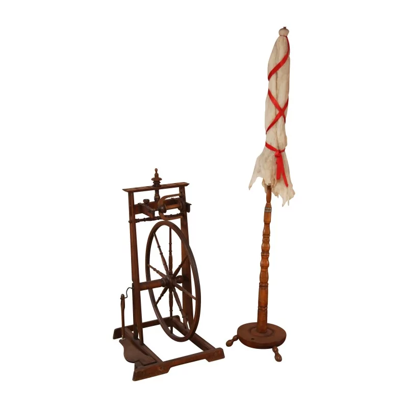 Rouet et sa quenouille. Suisse, 19ème siècle. - Moinat - Accessoires de décoration Rouet et sa quenouille. Suisse, 19ème siècle. - Moinat - Accessoires de décoration