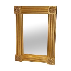 Miroir rectangulaire doré, cannelé avec rosaces dans les …