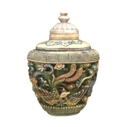 个雕刻有凤凰的象牙鼻烟壶，中国，20 世纪初。