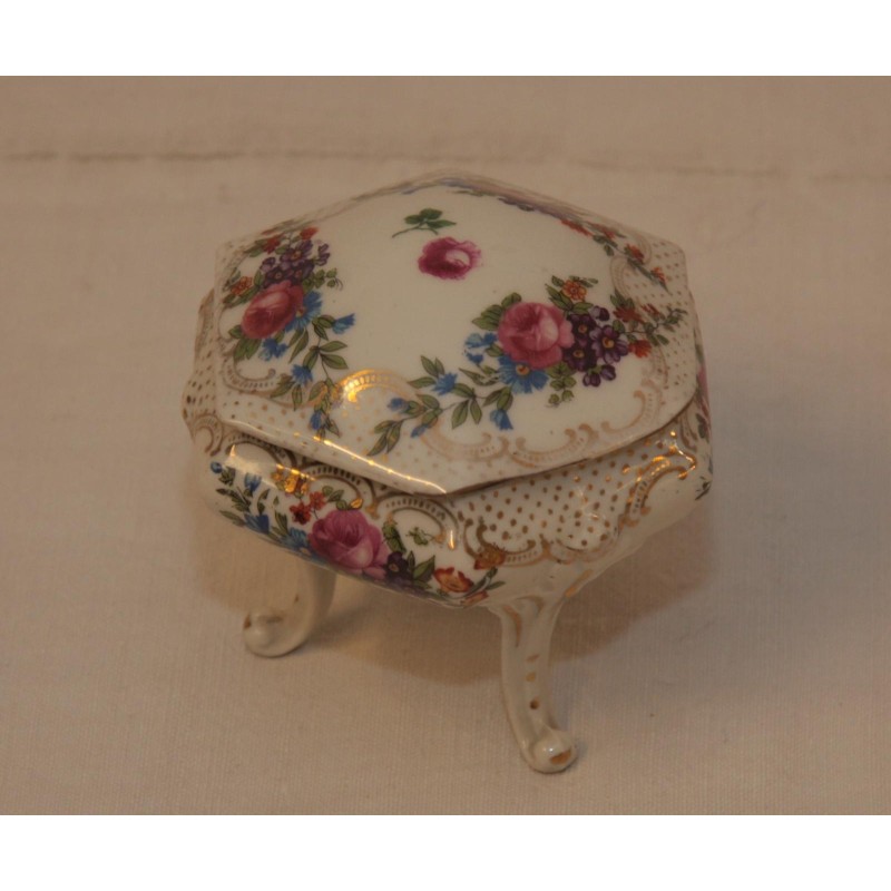 Bonbonniere in porcelain, on 3 legs (tripod) with decoration … - Moinat - Chinaware, Porcelain Bonbonniere in porcelain, on 3 legs (tripod) with decoration … - Moinat - Chinaware, Porcelain