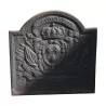 Plaque de cheminée “Seul contre tous” en fonte, de belle … - Moinat - Plaques de cheminée