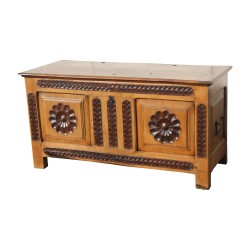 Buffet coffre Thierrens en bois de noyer, sculpté rose des …