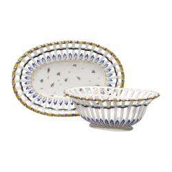 Corbeille et son présentoir  ovale en porcelaine bleu Vieux …