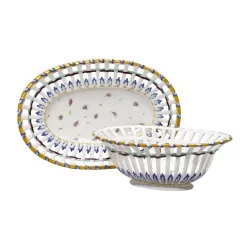 Trash and its oval display in old blue porcelain …