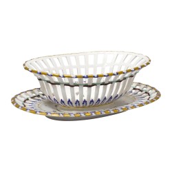 Corbeille et son présentoir  ovale en porcelaine bleu Vieux …