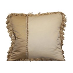 Coussin décoratif face avec 2 coloris de satin Latour séparés