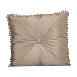 декоративная подушка с лицевой стороной из тафты Помпадур, разделенная на 4 части.