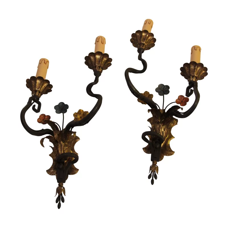 Paar schmiedeeiserne 2-flammige Wandleuchten mit Blumendekor … - Moinat - Wandleuchter