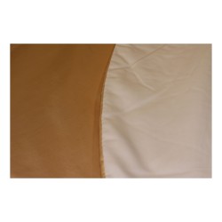块带衬垫的 Satin La Tour 布料桌布。 6601