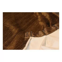 棕色丝绸窗帘面板，内衬棉缎，