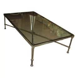 Table de salon style Giacometti en bronze patiné avec verre