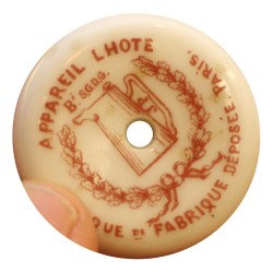 Ancien siphon ou appareil de Lhotte en porcelaine blanche avec …