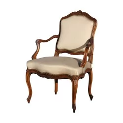 Fauteuil Louis XV en bois de noyer dans le goût de Nogaret à