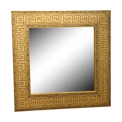 Grand miroir en corne avec décor à la grecque.