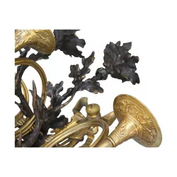 Paar „Hirsche“ 5-flammige Wandlampen aus gemeißelter vergoldeter Bronze und …