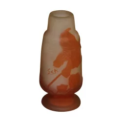 Petit vase de Gallé rouge sur fond blanc. 20ème siècle