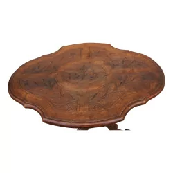 Table de Brienz en bois sculpté Edelweiss, en noyer avec …