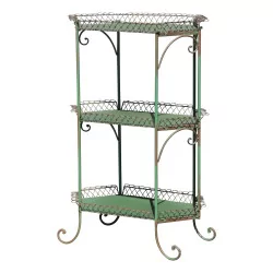 Patio shelf with 3 levels in old green.